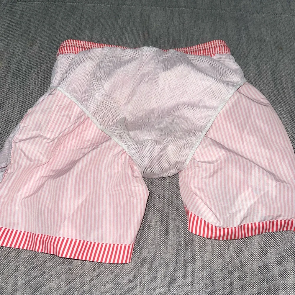 Men’s | Size Small Swim Trunks | Coral/white